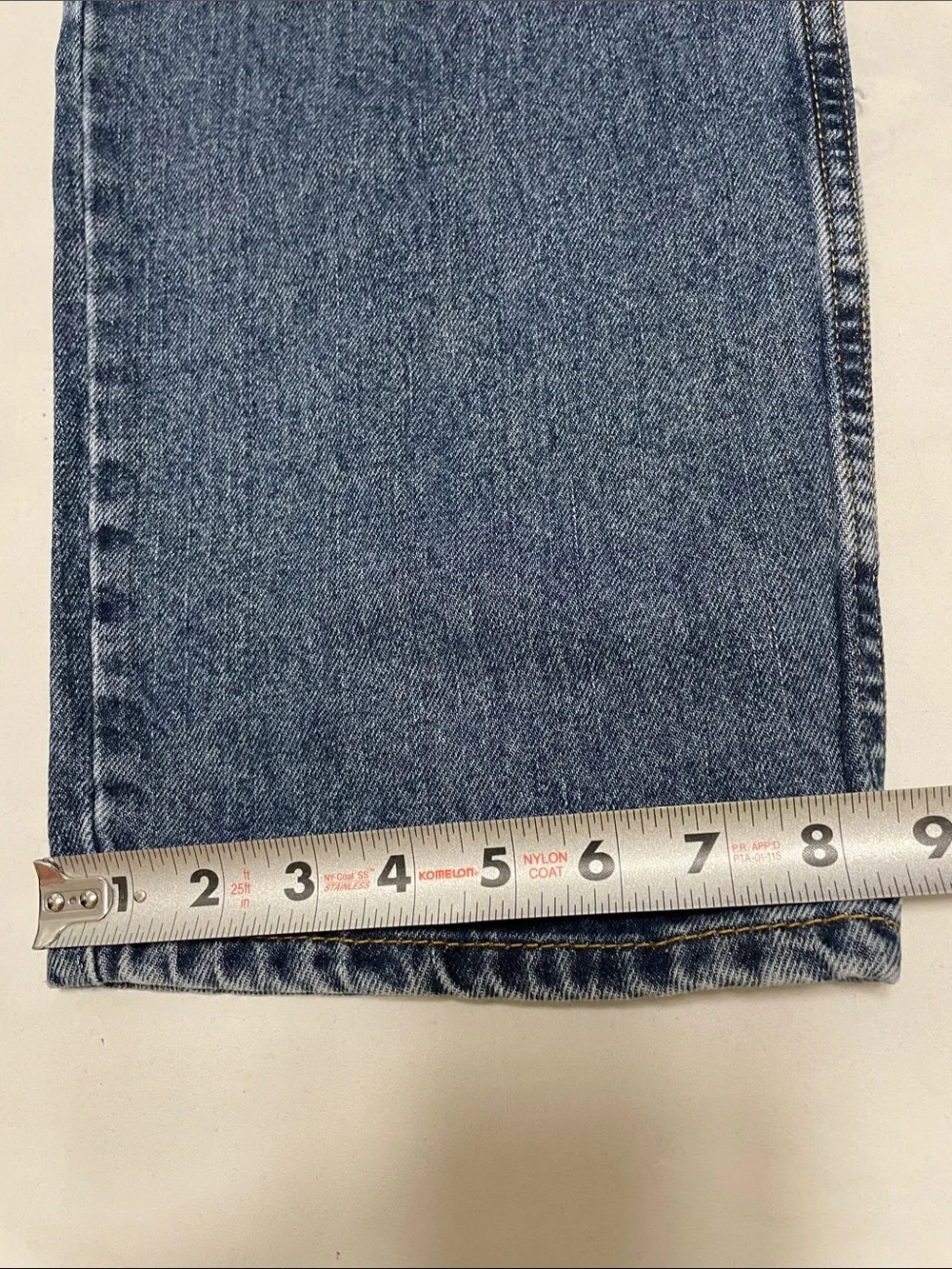 Men’s EUC LEVI’S 550 Relaxed Fit Jeans Classic Med Wash Denim Sz 35/32 5-Pocket